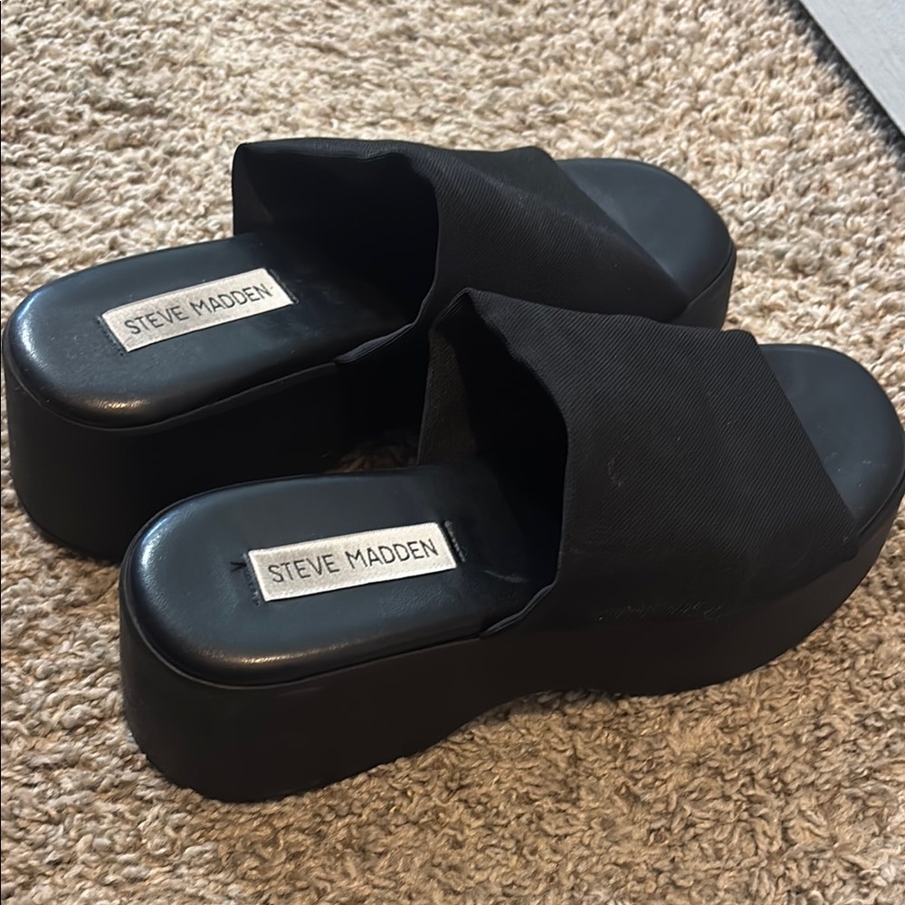 Steve Madden Black Platform Slides